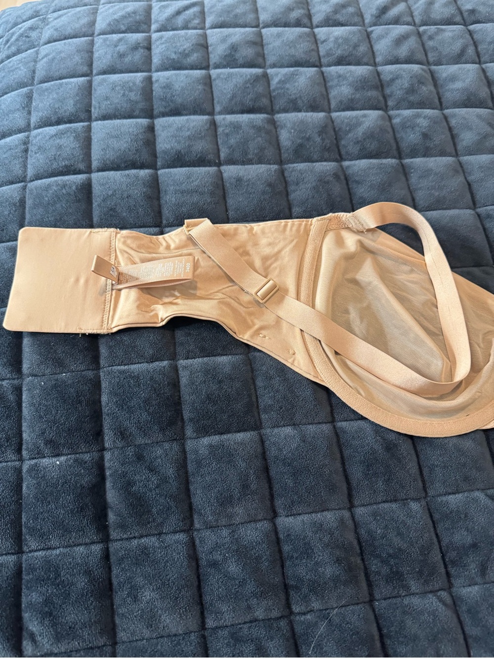 SKIMS Seamless Nude Underwire Bra - Picture 5 of 7